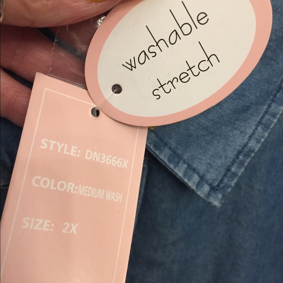 💙💙Denim Button Down Long Shirt💙💙 - Picture 3 of 8